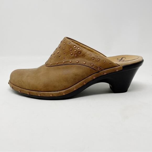 Sofft Tan Suede Nubuck leather copper stud heeled clogs mules neutral womens 9.5 - Picture 1 of 11